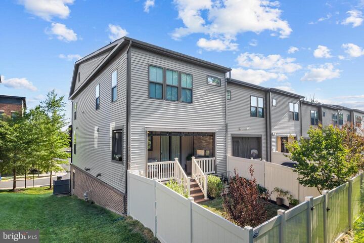 Property Photo:  9253 Wood Violet Court  VA 22031 