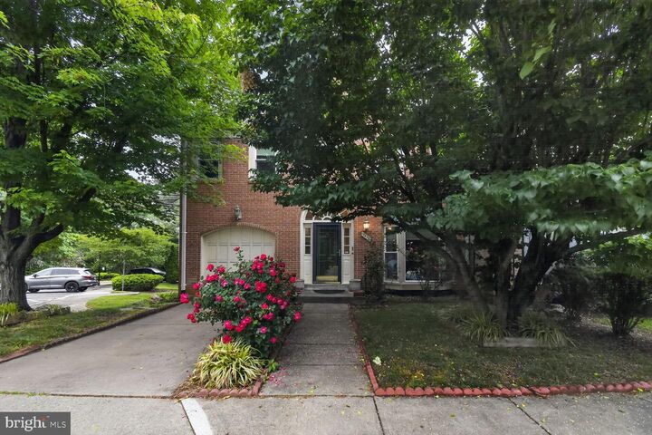 Property Photo:  7435 Crestberry Lane  MD 20817 