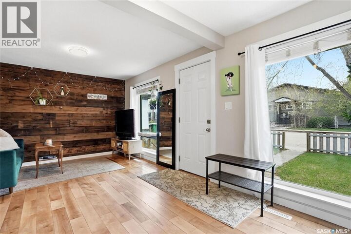 Property Photo:  505 F Avenue S  SK S7M 1T6 