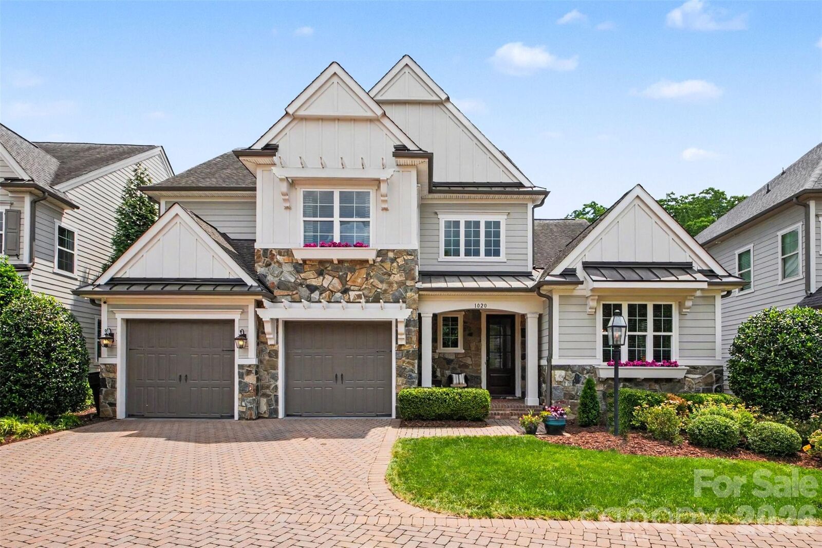 Property Photo: 1020 N Sharon Amity Road NC 28211