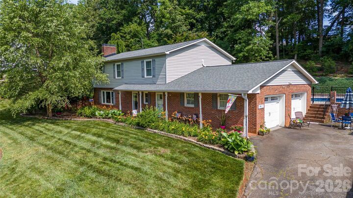 Property Photo: 2959 Ramblewoods Drive NC 28690