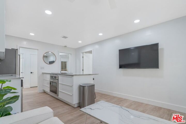 Property Photo:  1525 E 2nd St  CA 90802 
