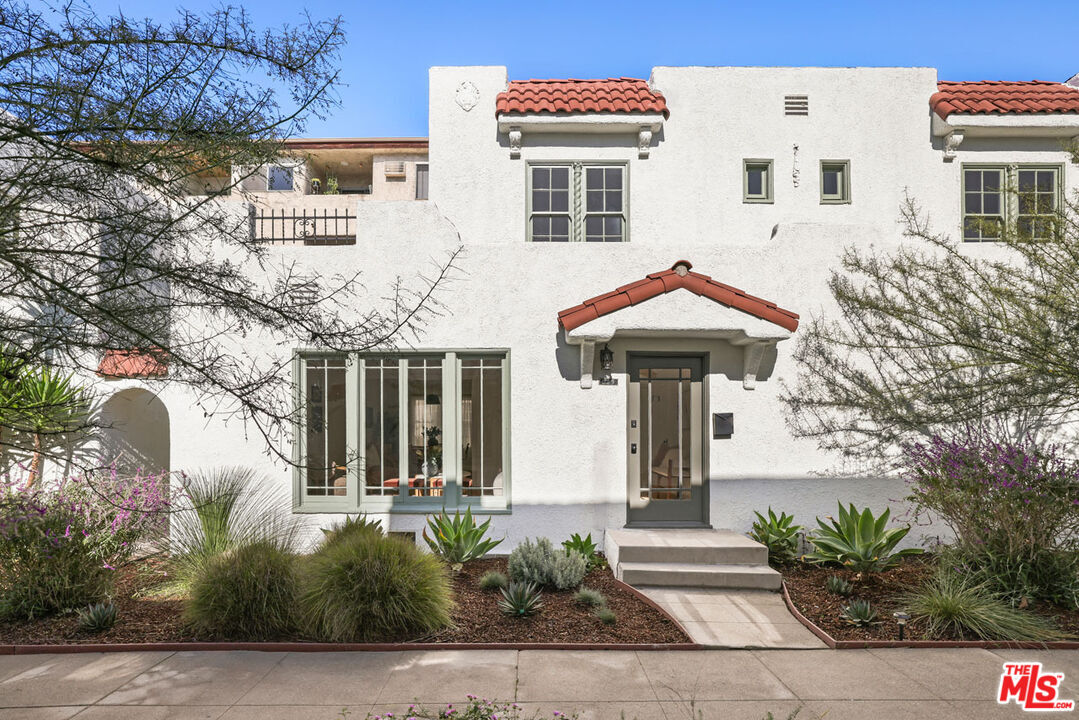 Property Photo: 619 N Sycamore Ave CA 90036