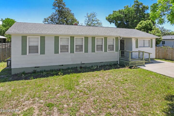 Property Photo: 1402 Arthur Avenue FL 32401
