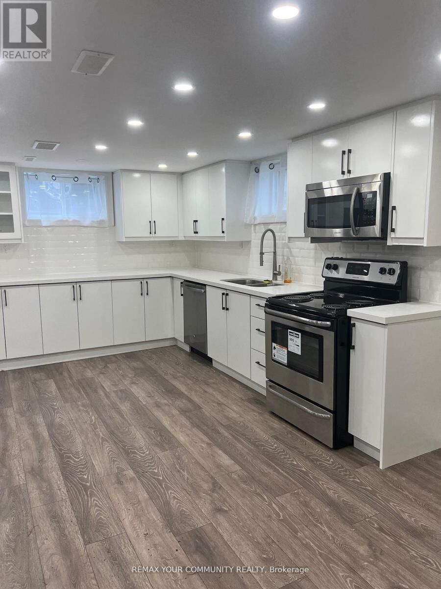 Property Photo:  23 Irwin Avenue  ON L4G 3G1 