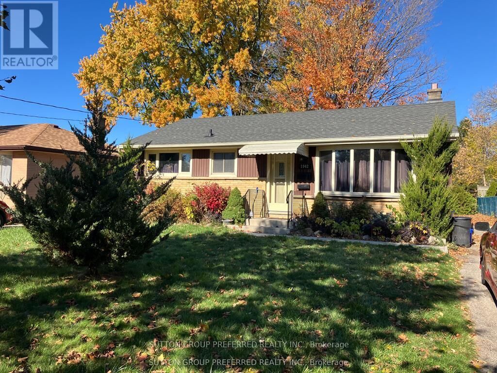 Property Photo:  1942 Duluth Crescent  ON N5V 1H7 