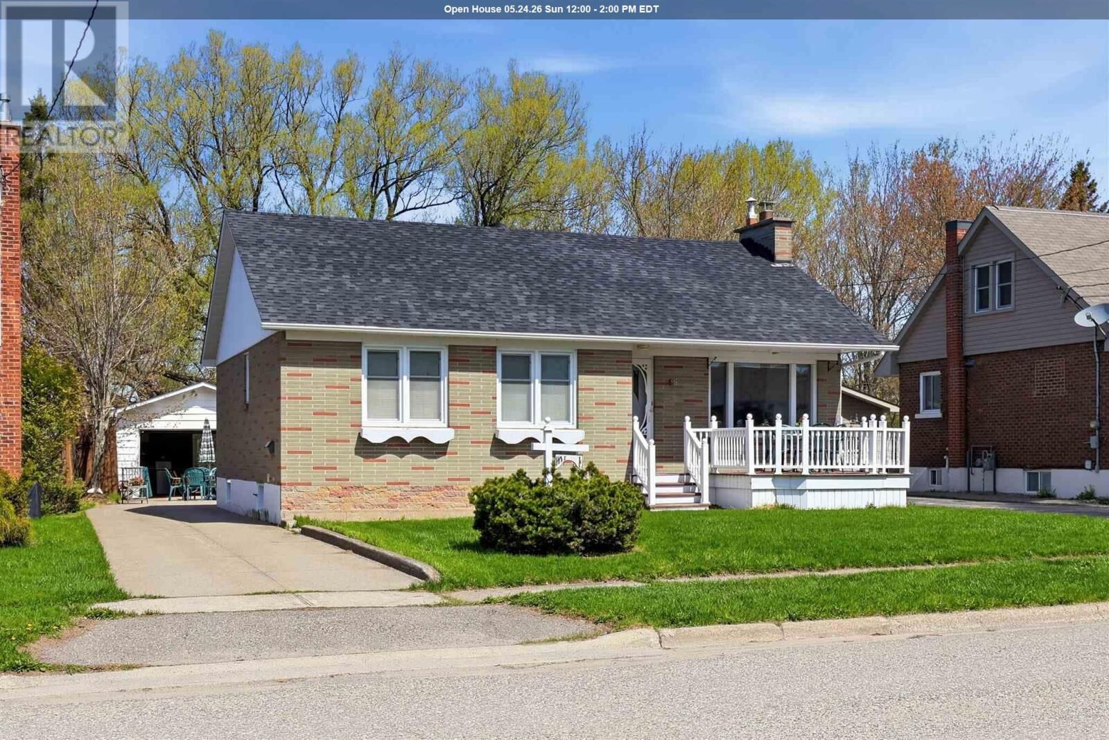 Property Photo:  45 Grandview Ave  ON P6B 3V7 
