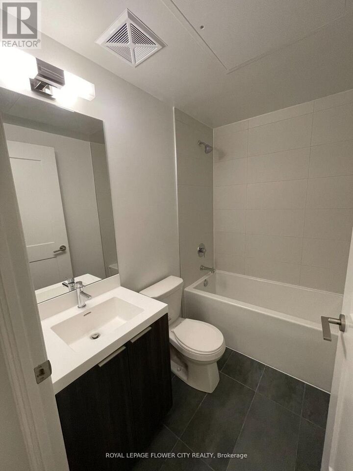 Property Photo:  8 Widmer Street East  ON M5V 2E7 