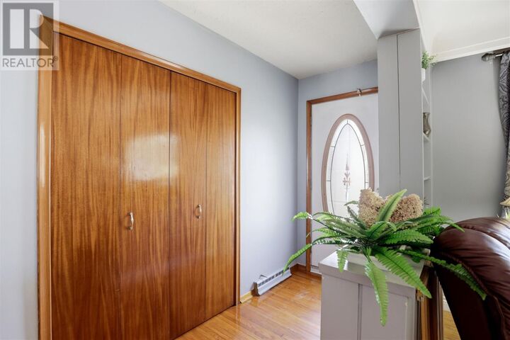 Property Photo:  93 Southwood Dr  ON P6B 4M2 