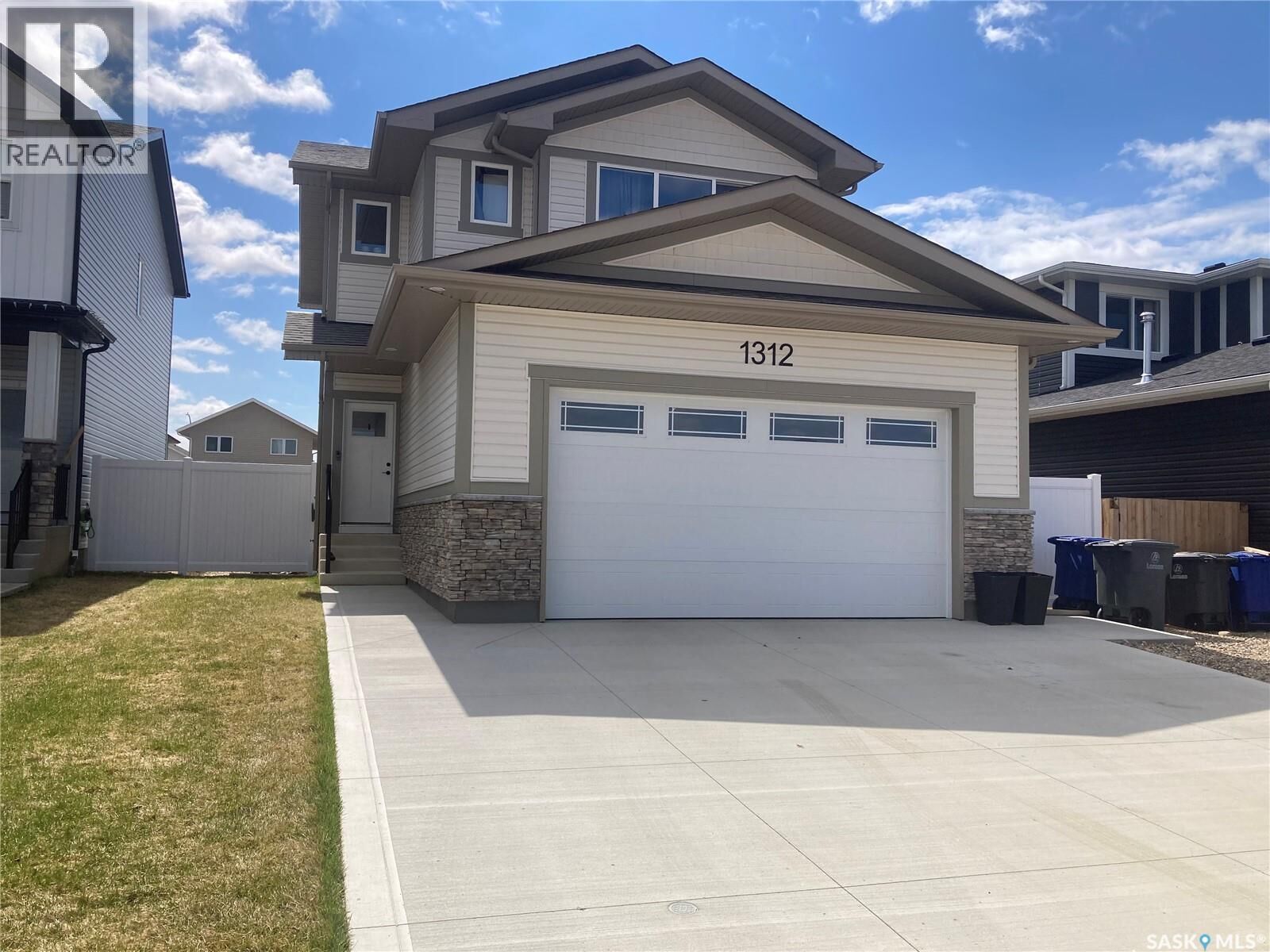 Property Photo:  1312 Parr Hill Drive  SK S0K 2T1 