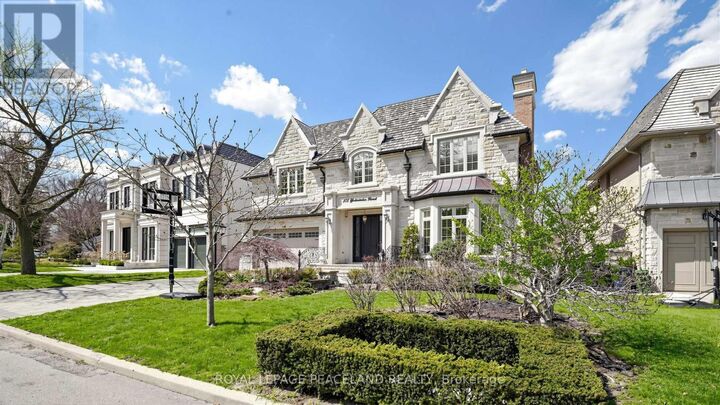 Property Photo:  108 Yorkminster Road  ON M2P 1M6 