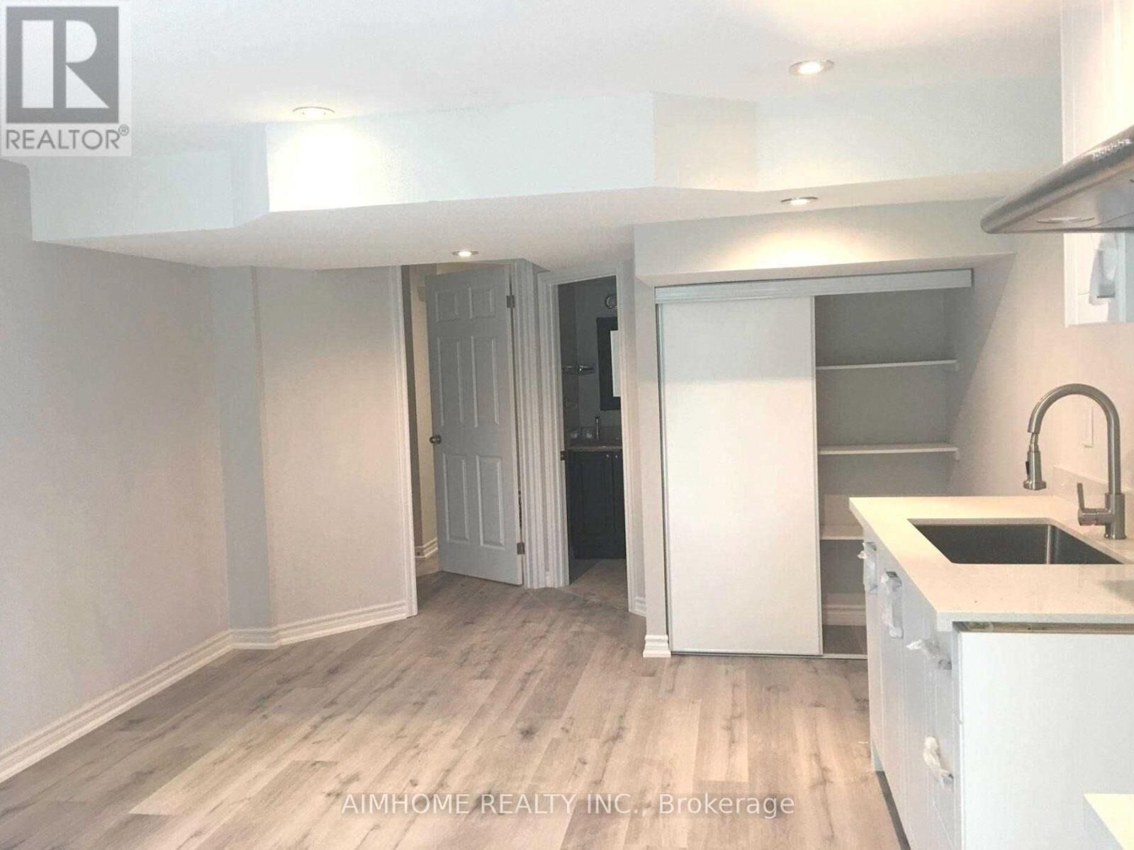 Property Photo:  71 Dewpoint Road Lower  ON L4J 9E1 