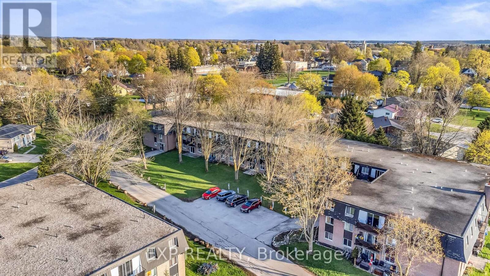 Property Photo: 583 Barber Avenue North 3 ON N4W 1S5