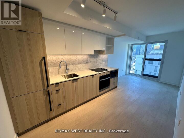 Property Photo: 252 Church Street 1105 ON M5B 1Z2