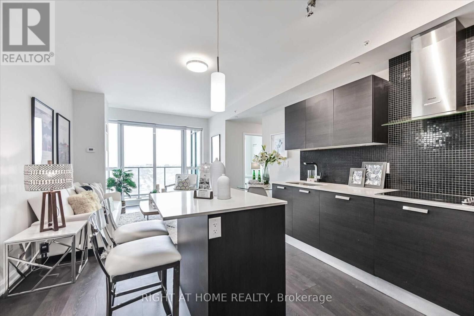 Property Photo:  11 Bogert Avenue 2305  ON M2N 0H4 