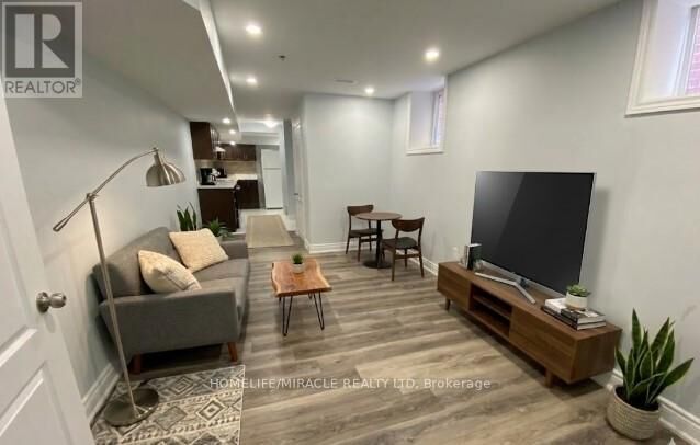 Property Photo:  107 Castle Oaks Crossing  ON L6P 3V2 