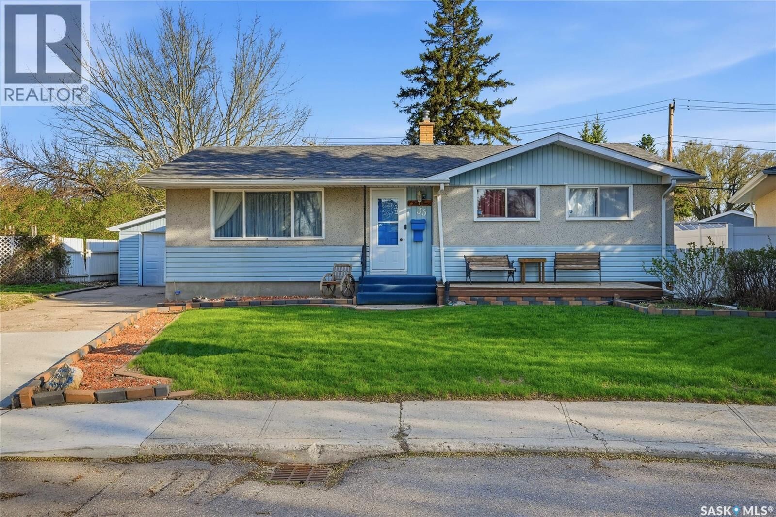 Property Photo:  35 McInnis Crescent  SK S4R 3E7 