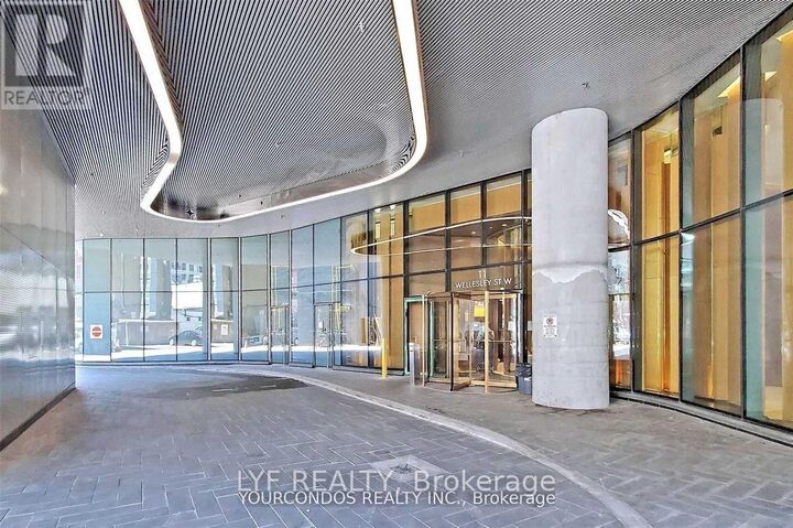 Property Photo:  11 Wellesley Street West 3103  ON M4Y 0G4 