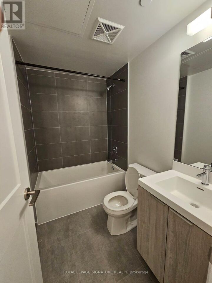 Property Photo:  8 Widmer Street 3003  ON M5V 0W6 