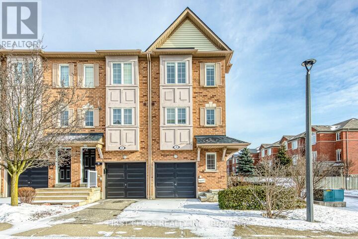 Property Photo:  1128 Dundas Street West 25  ON L5C 1E1 