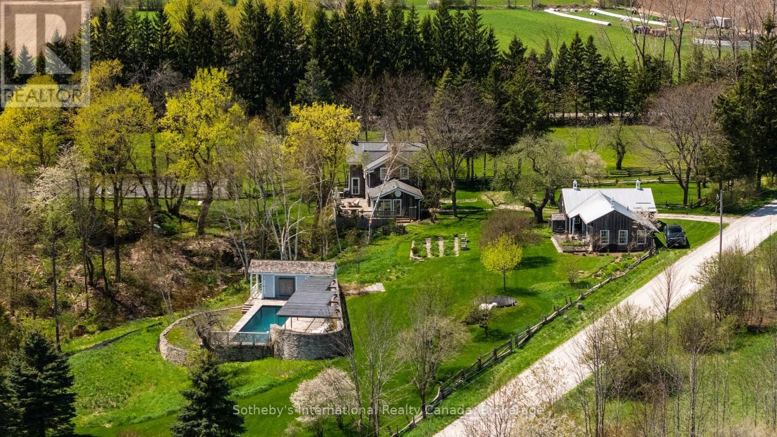 Property Photo:  47014 Old Mail Road  ON N4L 1W7 