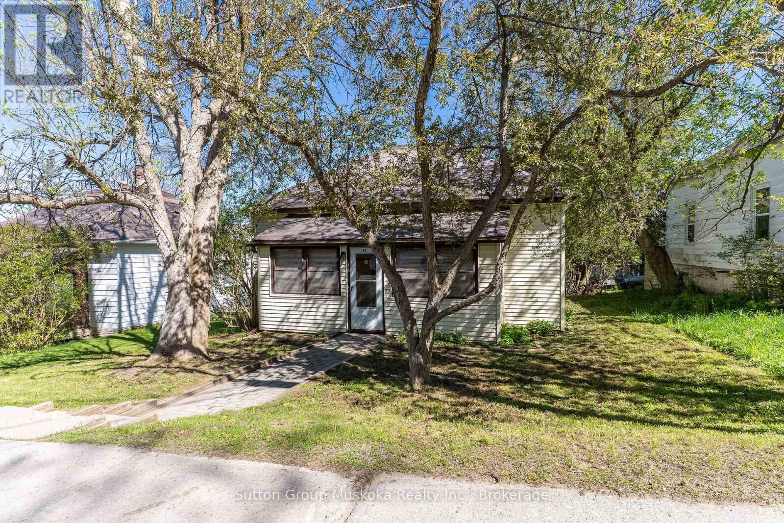 Property Photo:  18 Susan Street West  ON P1H 1X4 
