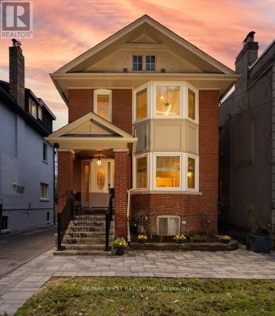 Property Photo:  311 St Clair Avenue East  ON M4T 1P3 