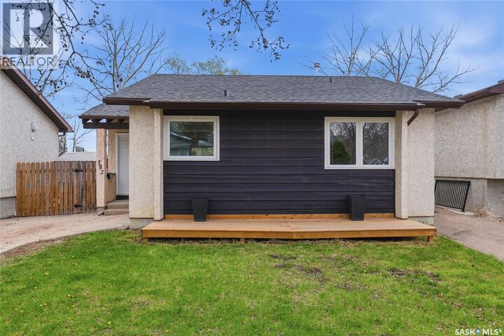 Property Photo:  782 Hayworth Crescent N  SK S4X 1Y1 