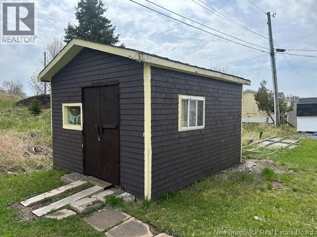 Property Photo:  23 Tulip Street  NB E2M 5M3 