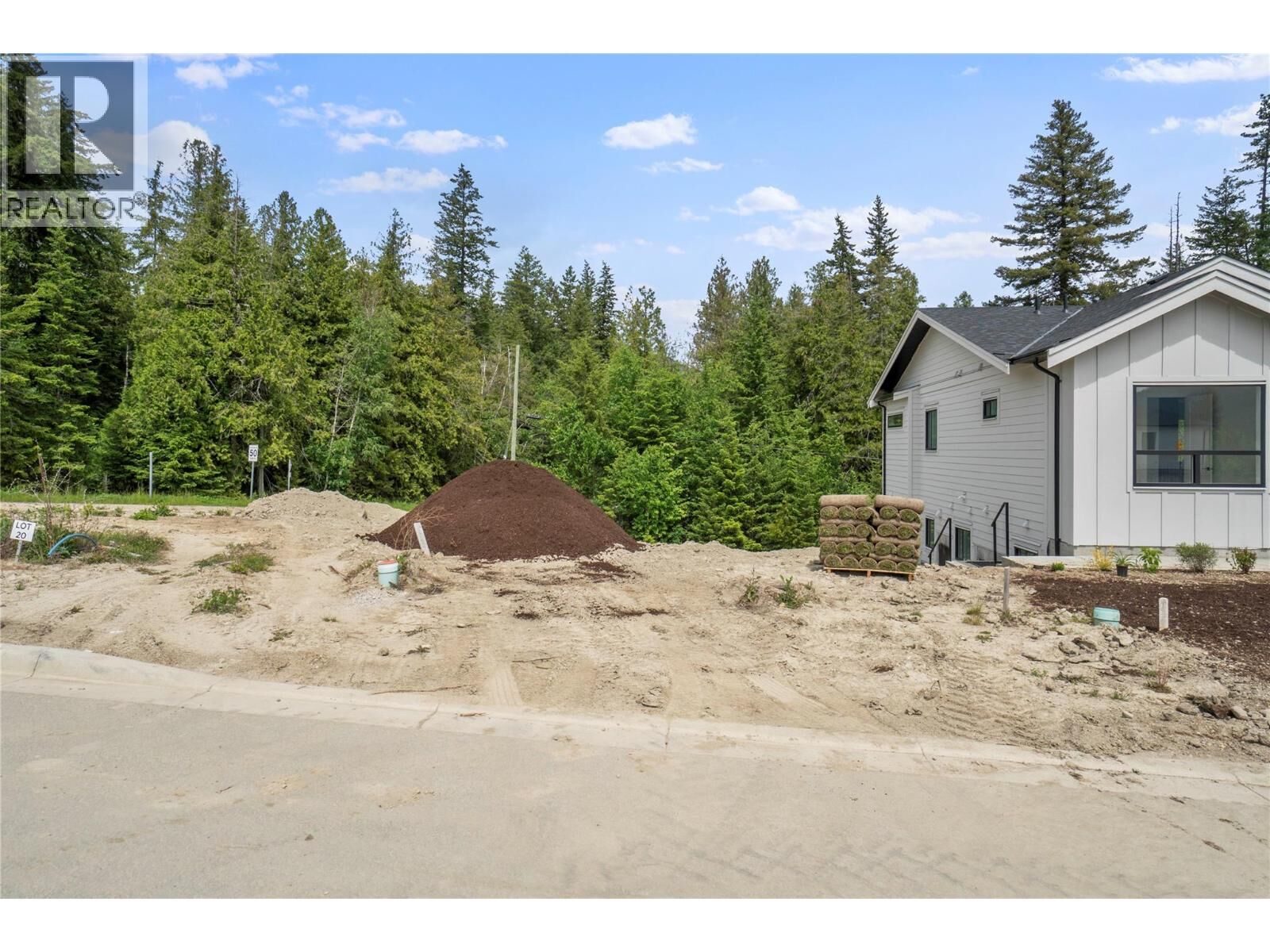 Property Photo:  4201 69 Avenue Northeast  BC V0E 1K0 