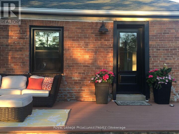 Property Photo:  26 York Street  ON K0K 2T0 