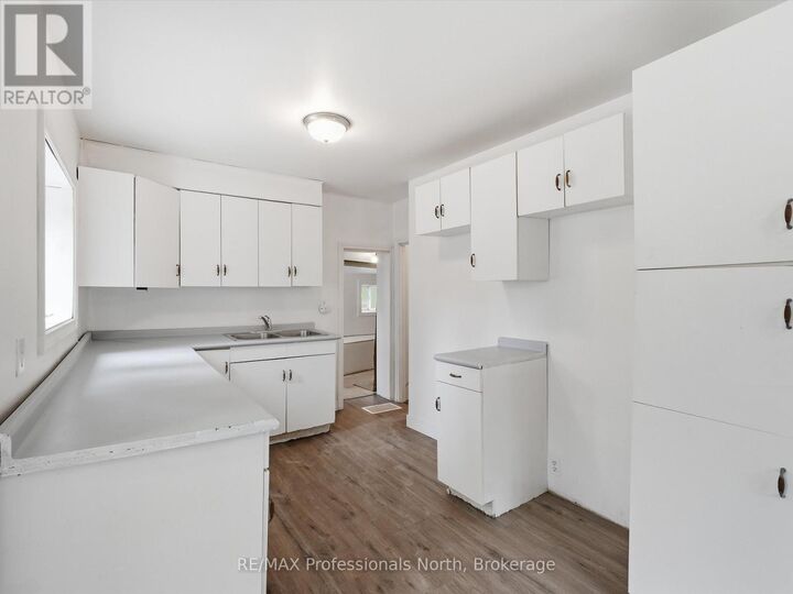 Property Photo: 6 Kitchen Road North ON P1H 1X9