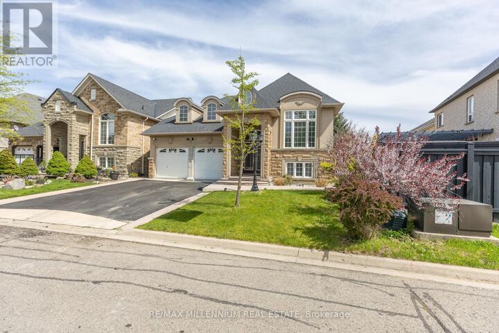 Property Photo:  28 Donherb Crescent  ON L7C 1E4 