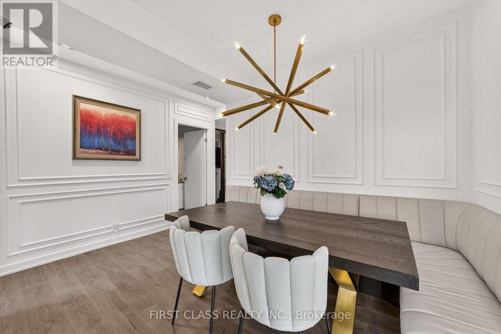 Property Photo:  609 Avenue Road 707  ON M4V 0B1 