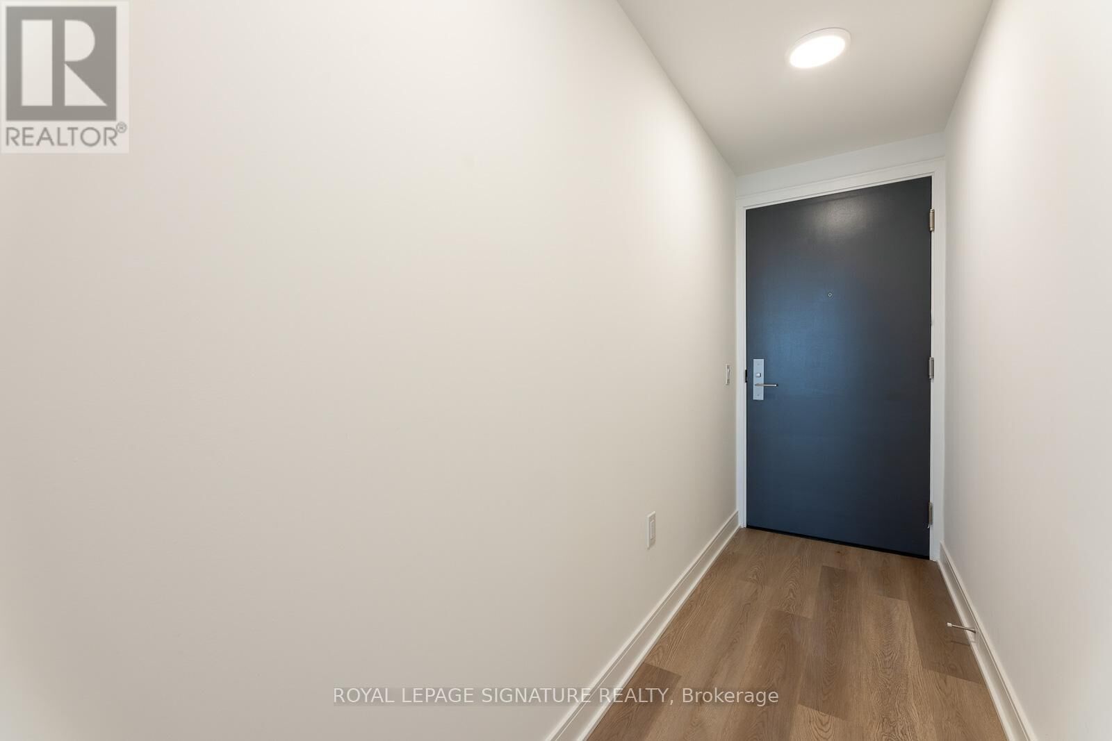 Property Photo:  86 Dundas Street East 526  ON L5A 0B1 