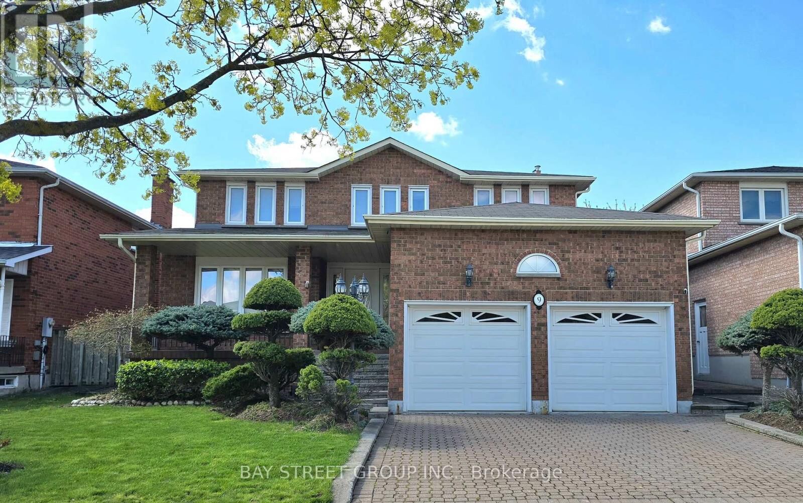 Property Photo: 9 Crooked Stick Road ON L4K 1P4