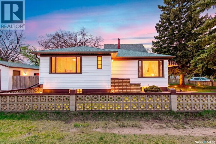 Property Photo:  1171 Henleaze Avenue  SK S6H 3V8 