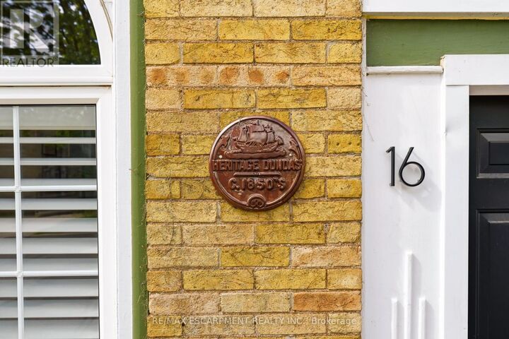 Property Photo:  16 Hatt Street  ON L9H 2E8 