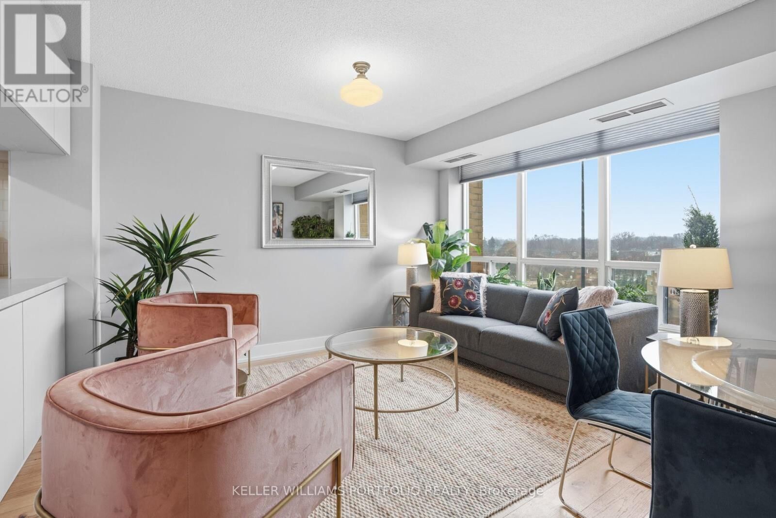 Property Photo:  190 Manitoba Street 802  ON M8Y 3Y8 