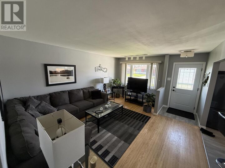 Property Photo:  131 Walsh St W  ON P7E 4W5 