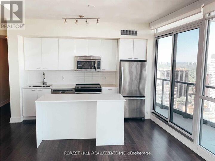 Property Photo:  30 Roehampton Avenue 3010  ON M4P 1R2 