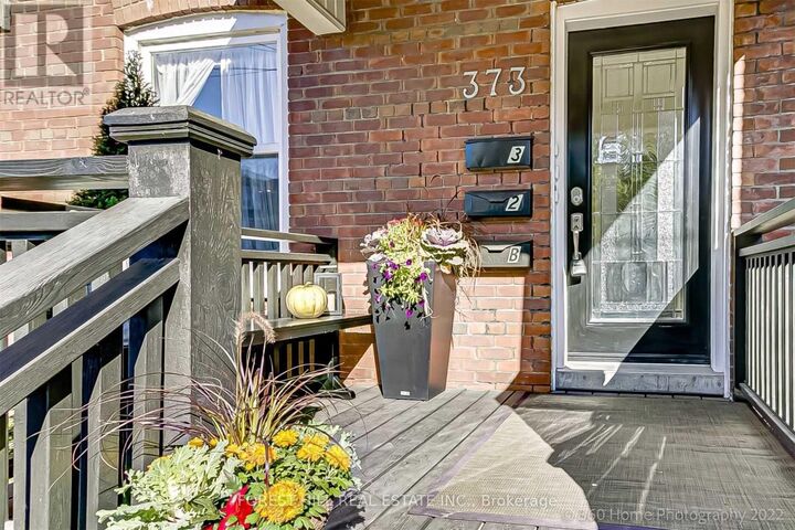 Property Photo:  373 Woodbine Avenue  ON M4L 3P7 