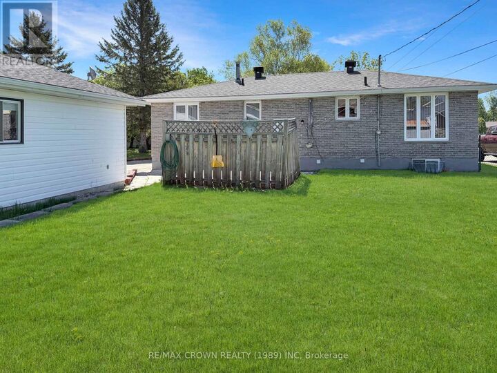 Property Photo:  21 Clark Street  ON P5N 1L3 