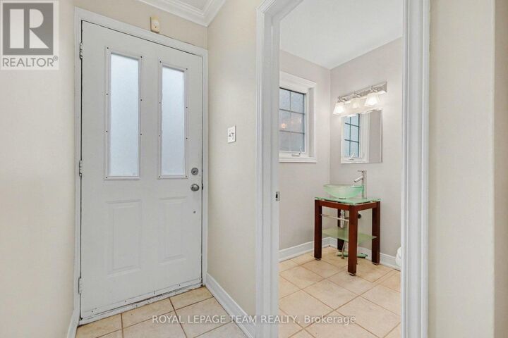 Property Photo:  187 Monterey Drive  ON K2H 7A9 