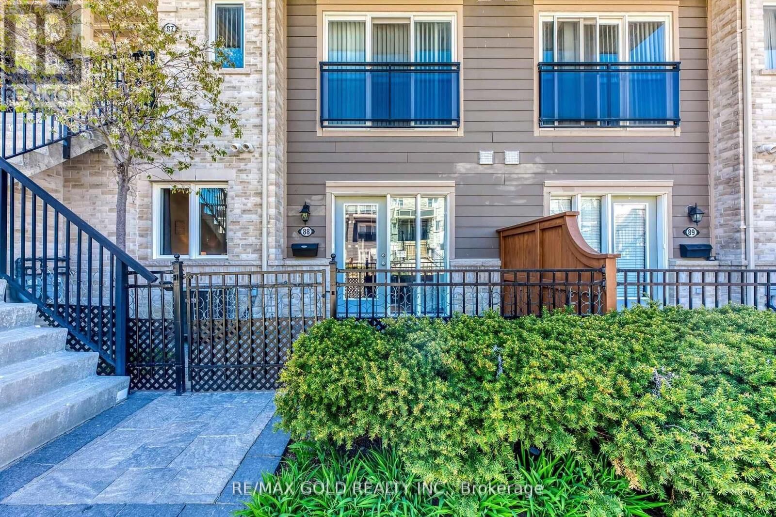 Property Photo:  60 Fairwood Circle 88  ON L6R 0Y6 