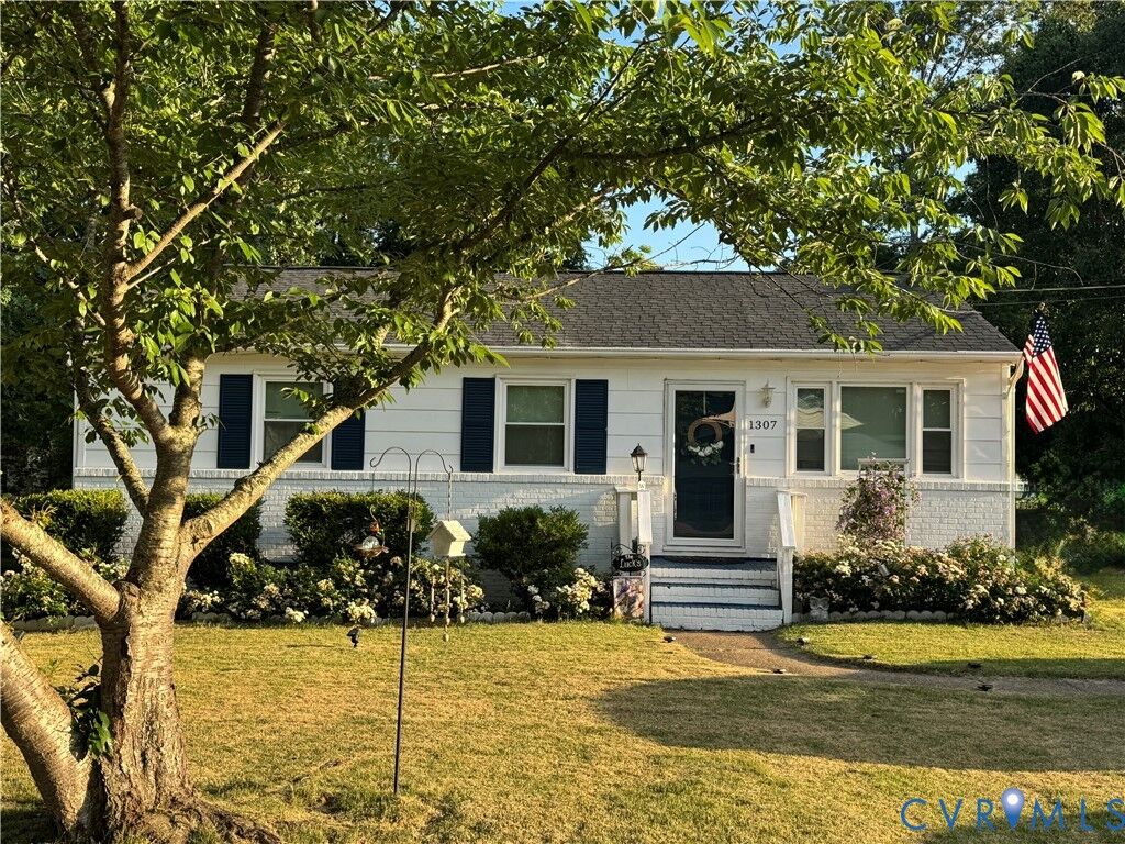 Property Photo: 1307 Enon Ave VA 23836