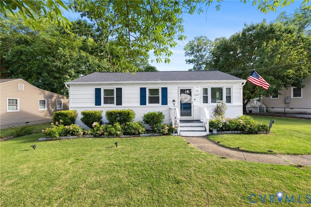 Property Photo: 1307 Enon Ave VA 23836
