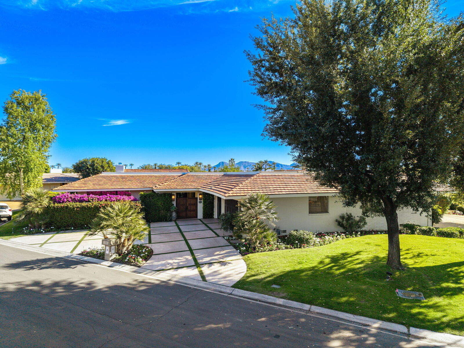 Property Photo:  6 Exeter Court  CA 92270 
