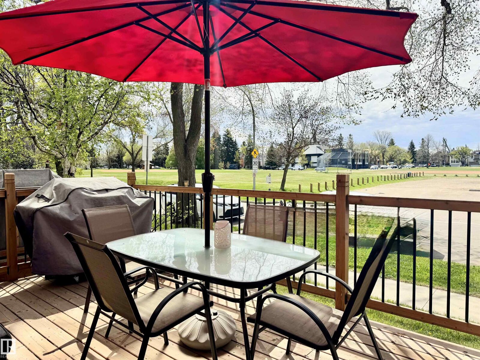 Property Photo:  9324 80 Avenue NW  AB T6C 0T9 