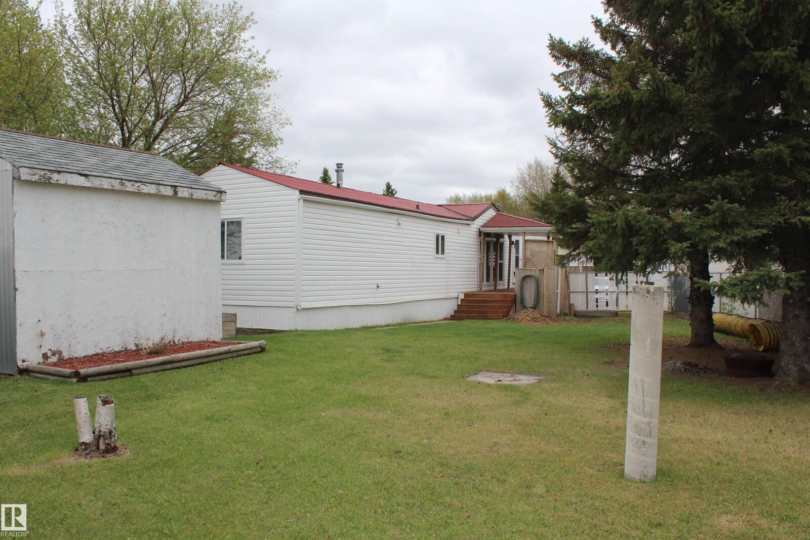 Property Photo:  1118 Lakevista Drive  AB T8H 1J6 
